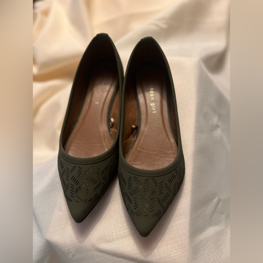 Women’s Madden Girl olive green Flats, size 6.5